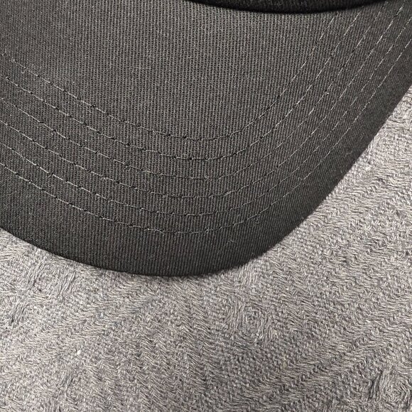 ALO Yoga Lightweight Baseball Cap | Moisture-Wicking & Adjustable Fit - Picture 5 of 6